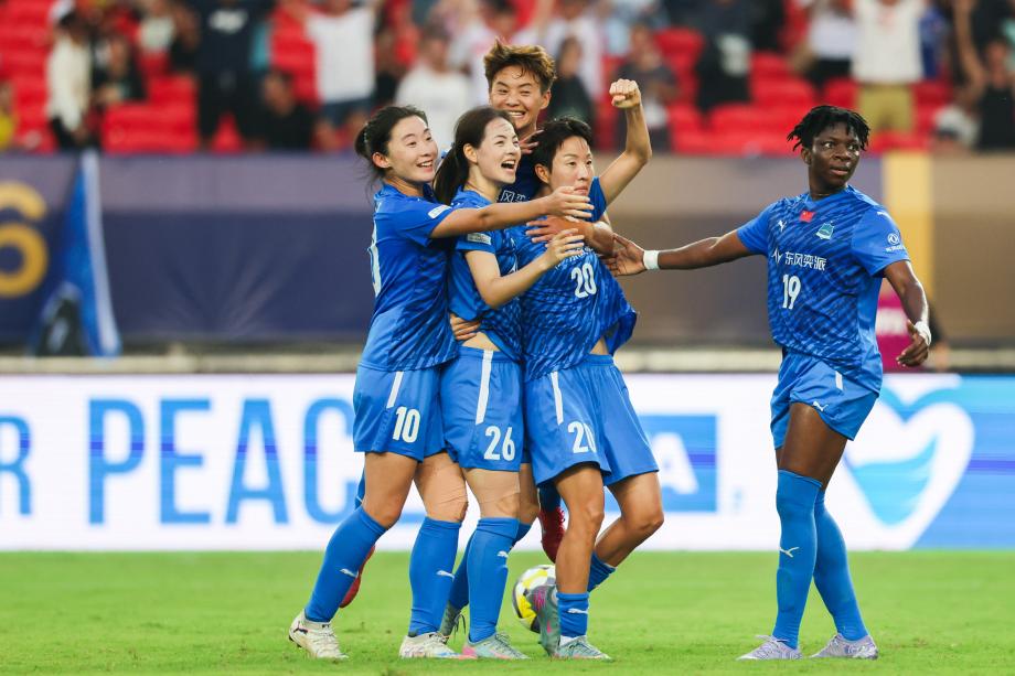 [图]武汉女足在女足冠军杯预选轮中打败奥克兰联